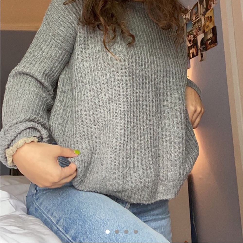 Brandy Melville sweater